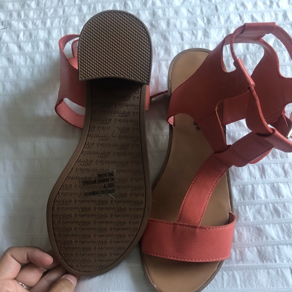 NEVER WORN Pink Gladiator Sandals with Heel - Picture 3 of 3